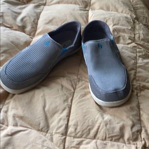 Olukai boys shoes size 5 , grey. Like new